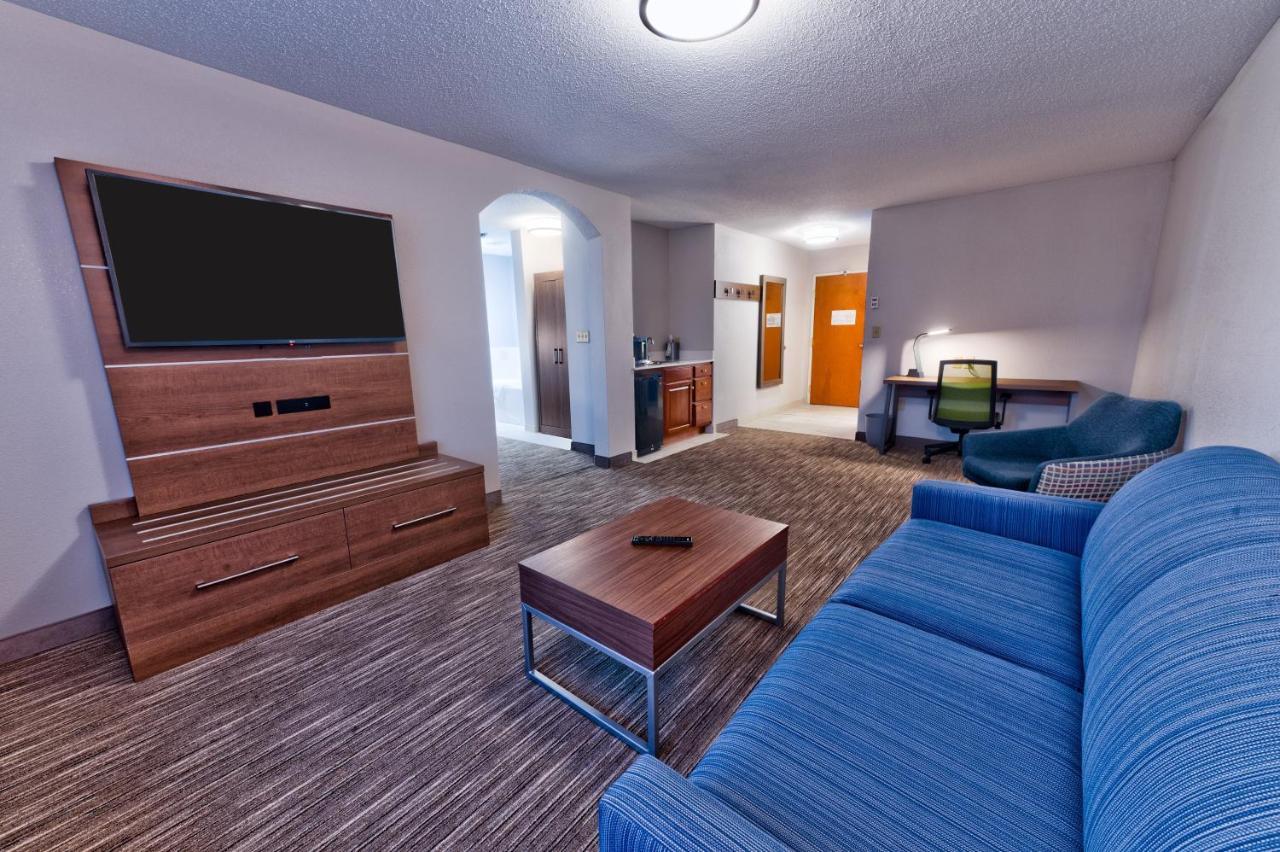 Holiday Inn Express Hotel & Suites Goshen By Ihg Exterior photo