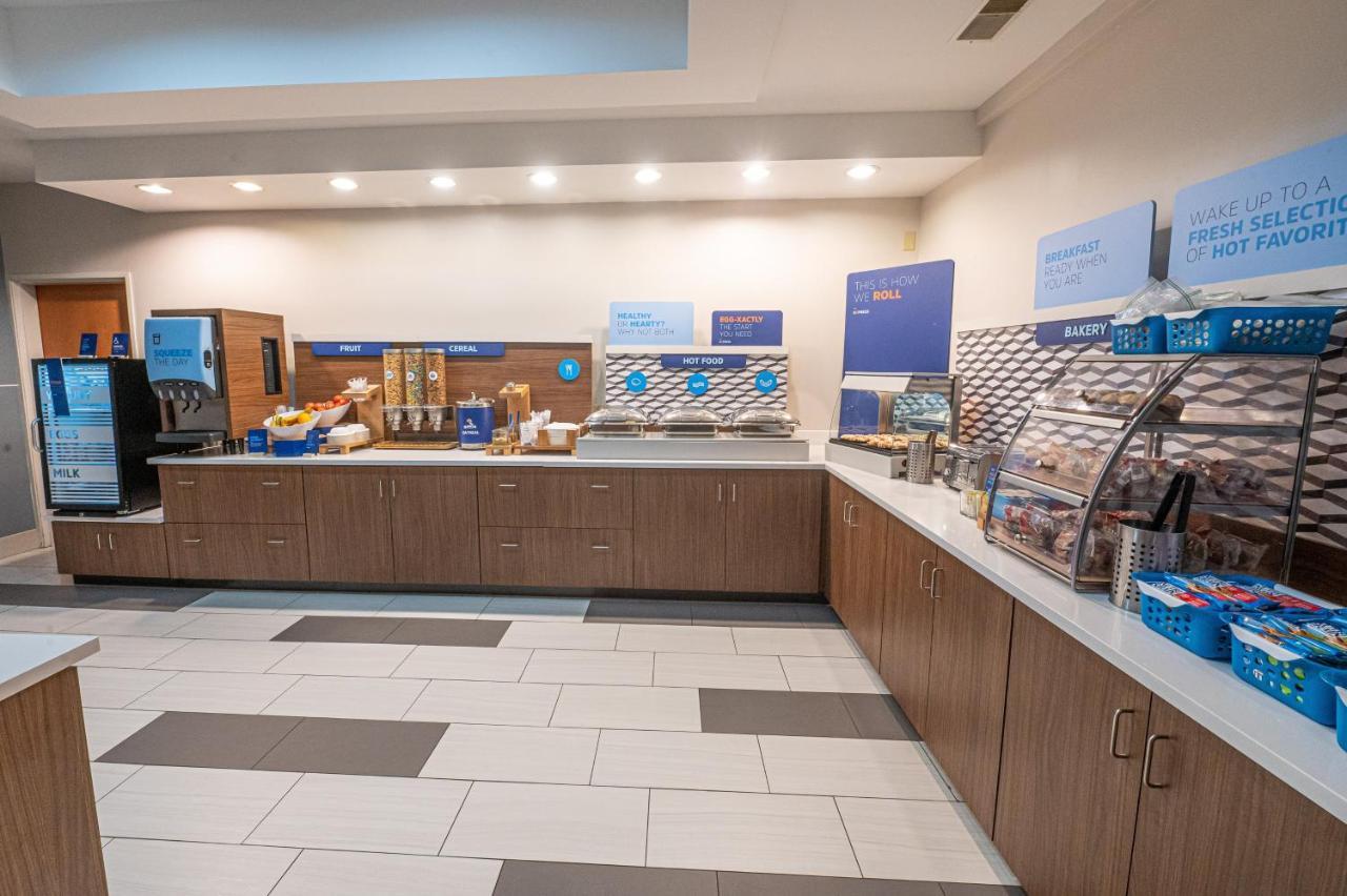 Holiday Inn Express Hotel & Suites Goshen By Ihg Exterior photo