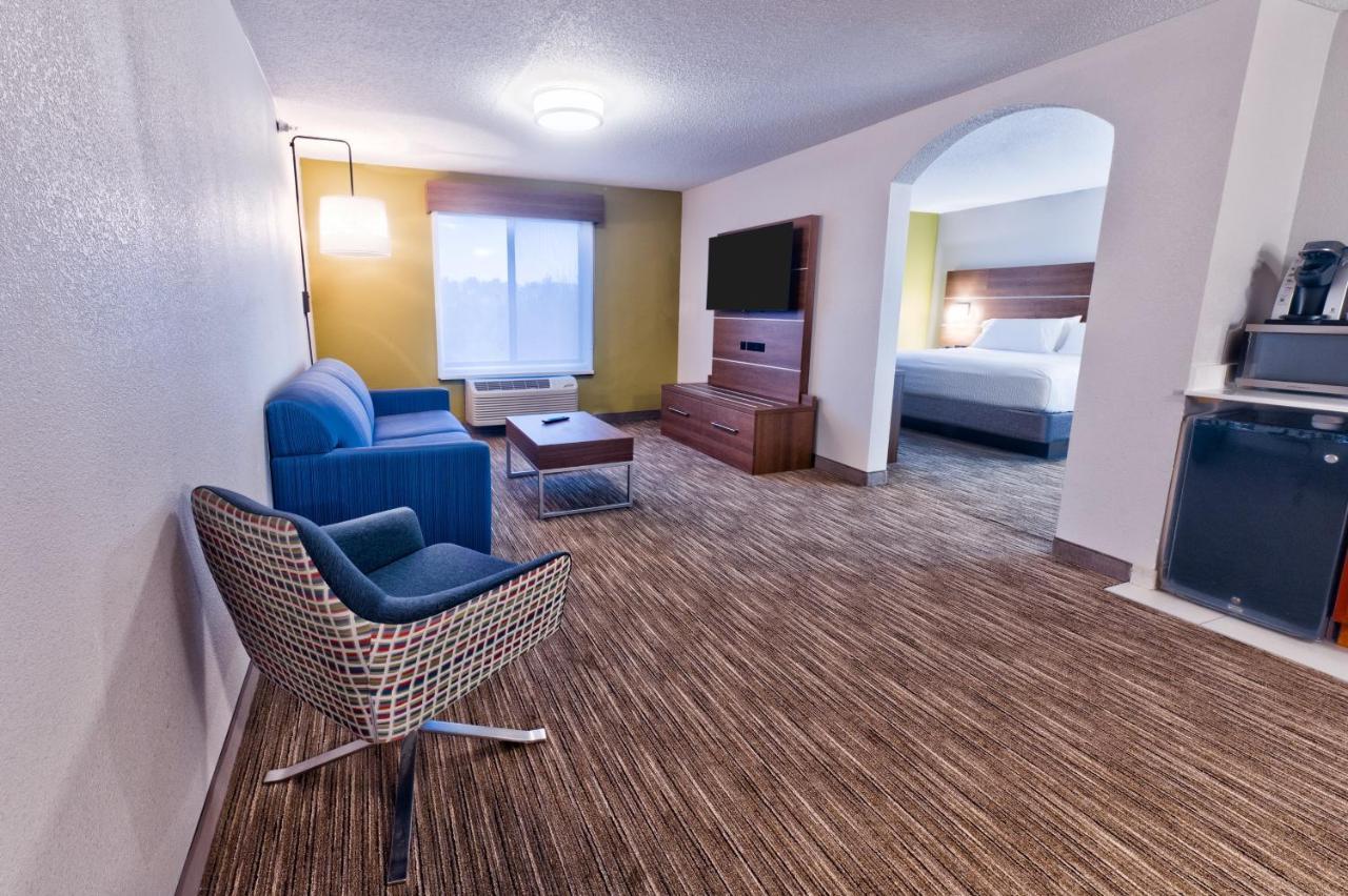 Holiday Inn Express Hotel & Suites Goshen By Ihg Exterior photo