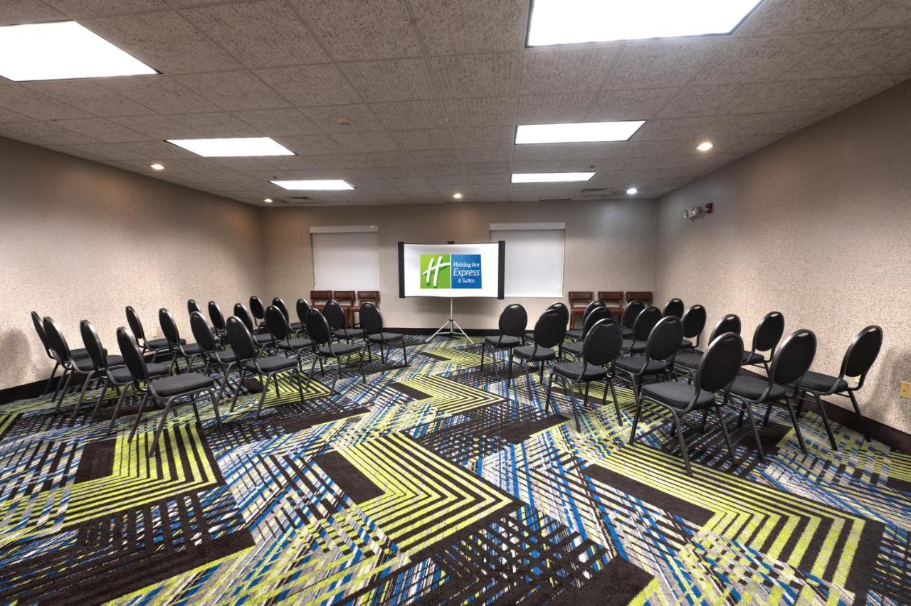 Holiday Inn Express Hotel & Suites Goshen By Ihg Exterior photo