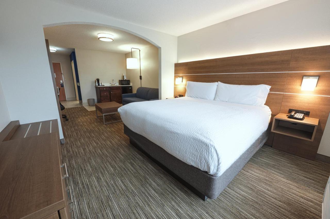 Holiday Inn Express Hotel & Suites Goshen By Ihg Exterior photo