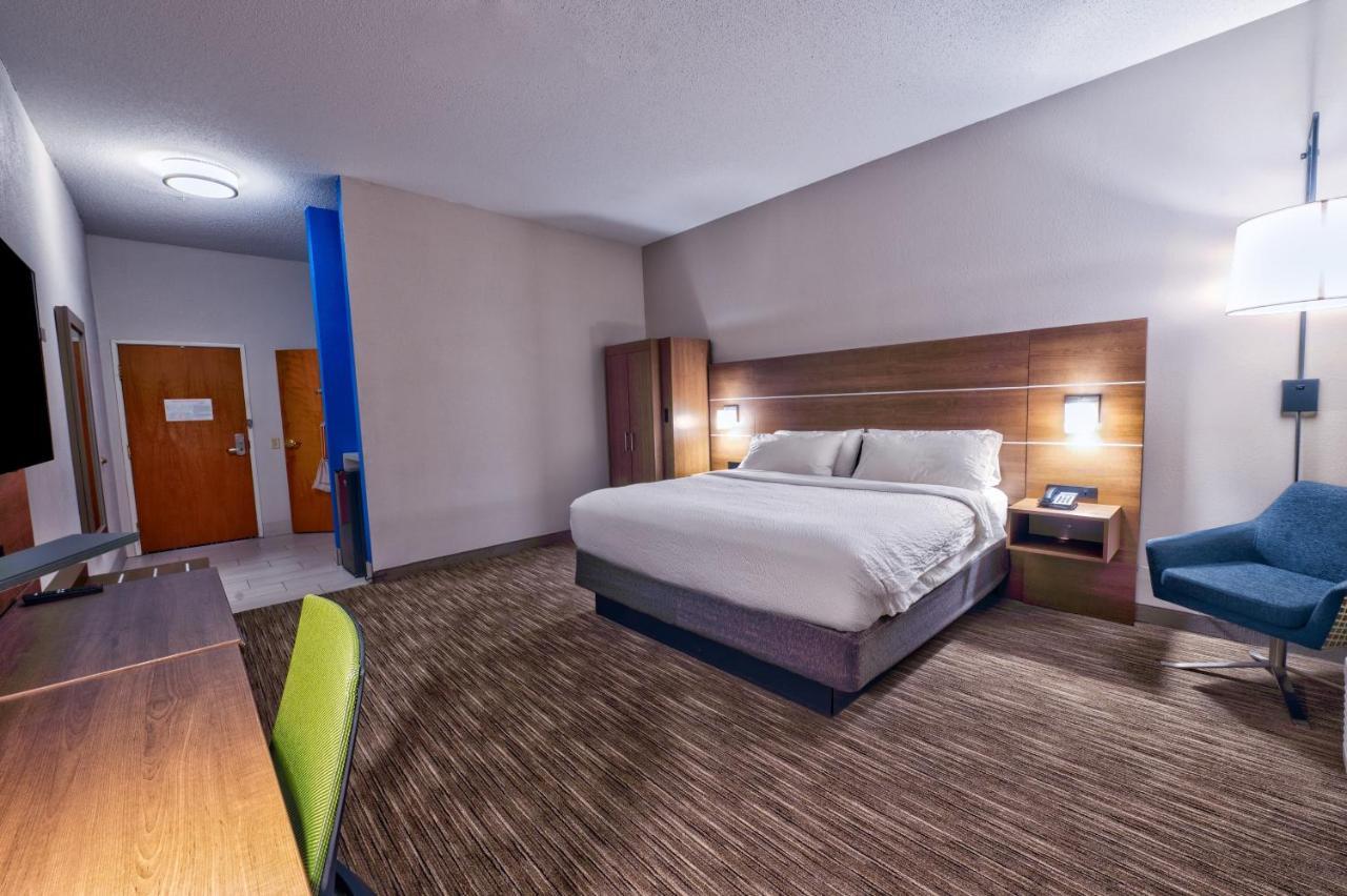 Holiday Inn Express Hotel & Suites Goshen By Ihg Exterior photo