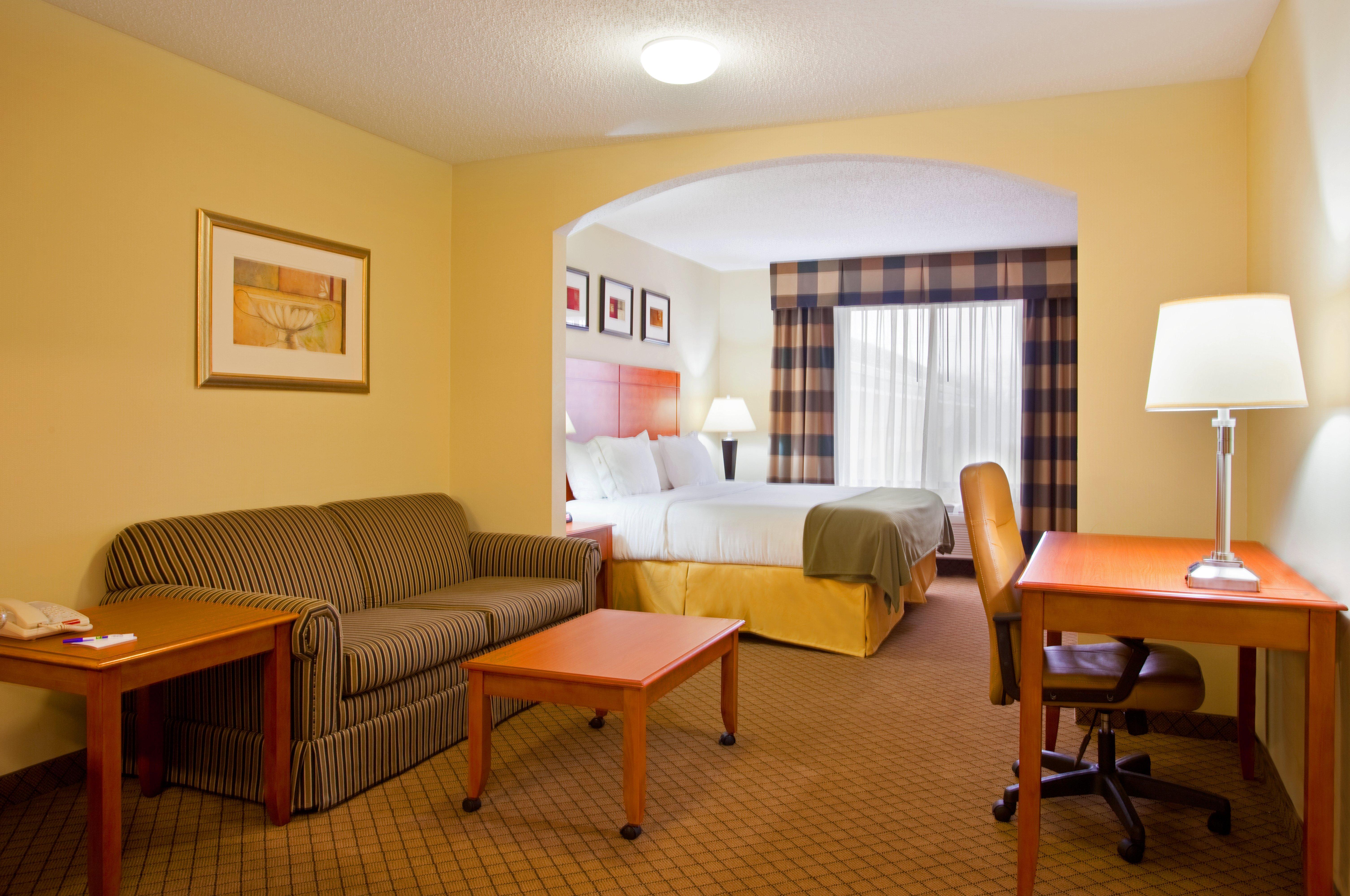 Holiday Inn Express Hotel & Suites Goshen By Ihg Exterior photo